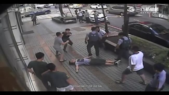 幫忙按電梯卻遭打　男控警辦案消極