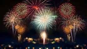 異國歡慶迎新年，挑戰24小時跨年2次。（圖／翻攝自KAYAK臉書）
