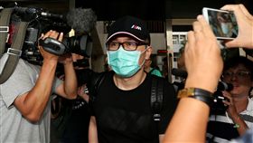 北檢偵辦樂陞案，發現過去曾犯下國票案，外號「百億大盜」的楊瑞仁也涉入其中，北檢複訊後，檢方19日諭令300萬元交保。
中央社記者張皓安攝 105年10月19日