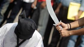 沙烏地阿拉伯處決工人照。(圖/路透社)-http://bdnews24.com/world/2016/10/19/saudi-arabia-executes-prince-for-murder-official-media