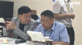 台北市長柯文哲赴市議會民進黨團報告預算　盧冠妃攝