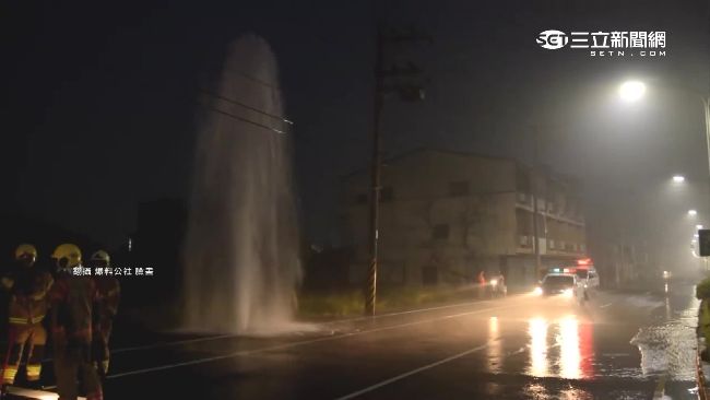 醉女翻車撞毀消防栓　街頭湧4米噴泉