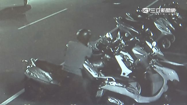 醉男推倒路邊車　正義哥勸阻遭吐口水