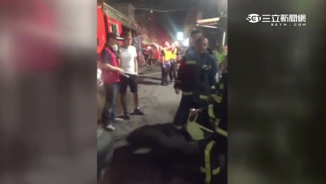 住宅大樓火警　70住戶半夜急逃命