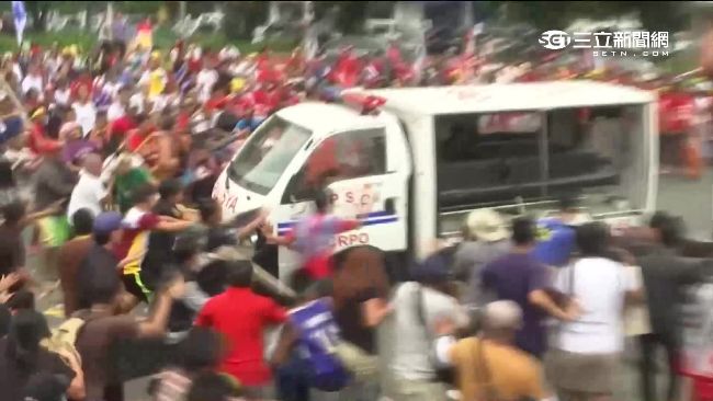 反美示威成流血衝突　菲警車輾壓人群