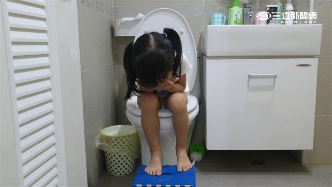 小小孩便便滿肚？當心便秘影響身高