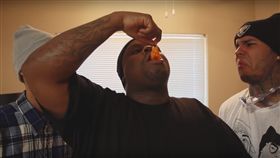 斷魂椒,辣椒,喉嚨,漢堡,比賽,美國,Bhut jolokia,Ghost Pepper,嘔吐,食道(https://www.youtube.com/watch?v=9SBFMTTJ2UM)