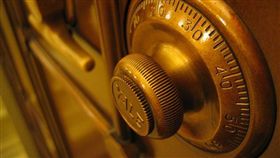 flickr保險箱／Rob Pongsajapan／https://www.flickr.com/photos/pong/288491653/in/photolist-ruAw2-4sf45J-3yigw-5GPhty-9MU7KZ-o2dEXR-5GPgE1-omXae-nnfmwv-8KKnVx-6vs6sS-c8peC-6C2RtT-3wWF4-aqFQ2-sVz5P-qX72Yf-eFQNeK-3HnGM-eFQNfX-9zexf8-eFWVGJ-avutf-8juvJp-otv1TG-3Lnfkf-5Cg5BC-hoNAt-6j78Sm-39KN5m-eddUVf-3KaRYL-hysqwi-9nDNWt-6kAjNN-9v3qkg-frLS9Z-ozfkbr-BAM29t-9MWT9A-689eh2-fqhPN3-dCq1Nk-LBs1K-quvb5-aFGxsc-KcnGX-7WHV84-e3frTw-o1N4gg