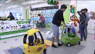 光復節放假全台亂　家長急找保母託嬰