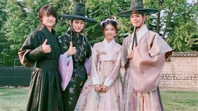 圖翻攝自韓網　朴寶劍 金裕貞 雲畫的月光