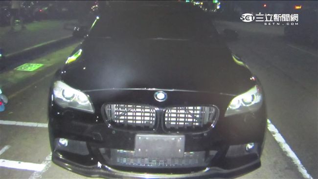 大嬸開無牌超跑想炫耀　停警局前被逮