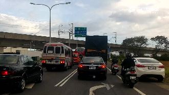 國道工程封路　搭機旅客塞路上急死了