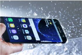 澳洲,漁夫,暴風雨,落海,三星,S7,防水,功能 圖／翻攝自Ausdroid網站