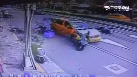 L小黃撞機車2400