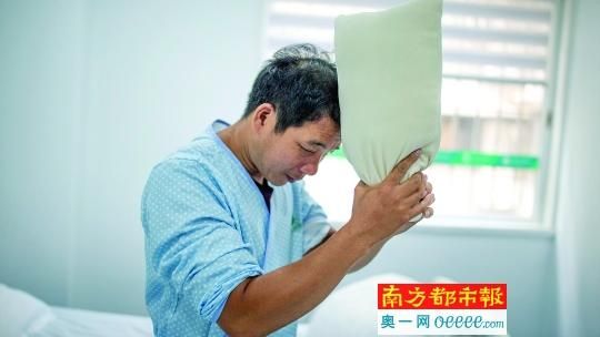 男癡迷武術20年　練成鐵頭功卻禿頭