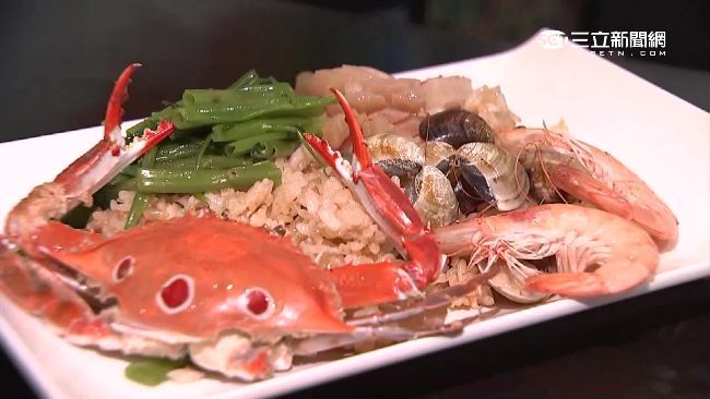 超澎湃炒飯！海鮮蓋滿飯只要60元