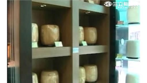 混凝土充骨灰給家屬！葬儀社放爛百具遺體