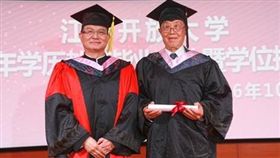 大陸江蘇最高齡大學畢業生張煥國（圖／翻攝自揚子晚報）