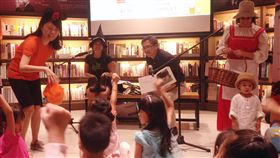 AIT,梅健華,萬聖節,說故事
圖／中央社