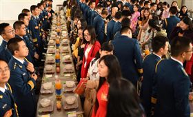 解放軍,聯誼 圖/翻攝自騰訊新聞