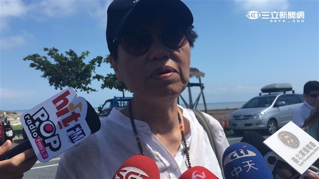 參訪現神秘人物　柯與「她」啥關係？