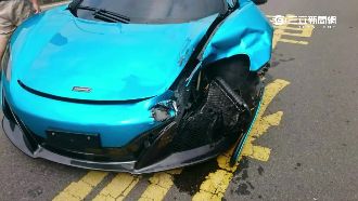 國產車違規左轉　撞上千萬麥拉倫超跑