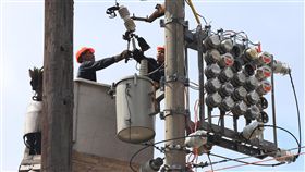 觸電、電力、工人、維修（圖／路透社／達志影像）