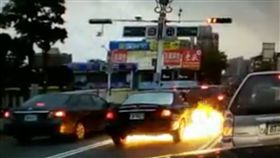 桃園火燒車（圖／翻攝自爆料公社）https://www.facebook.com/groups/451357468329757/permalink/1019450604853771/