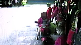 女騎車連三偷衣服　送不知情母當禮物