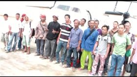 遭海盜挾持5年獲釋 26人質抵肯亞