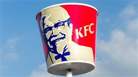 炸雞,炸雞桶,肯德基,廣告,廣告不實,Anna Wurtzburger,禮券,賠償金,客訴(http://nypost.com/2016/10/22/wheres-the-chicken-woman-sues-kfc-for-20m-over-false-advertising/)