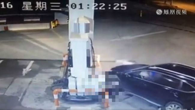 不滿爭執　女駕駛猛撞加油站員工致死