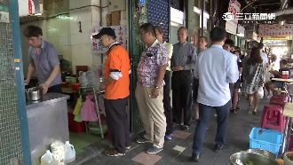 吃牛肉麵咬到金屬？40年老店駁斥