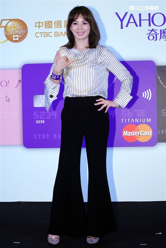 時尚教主Melody出席聯名卡記者會，引爆她的網購魂。（記者邱榮吉/攝影）