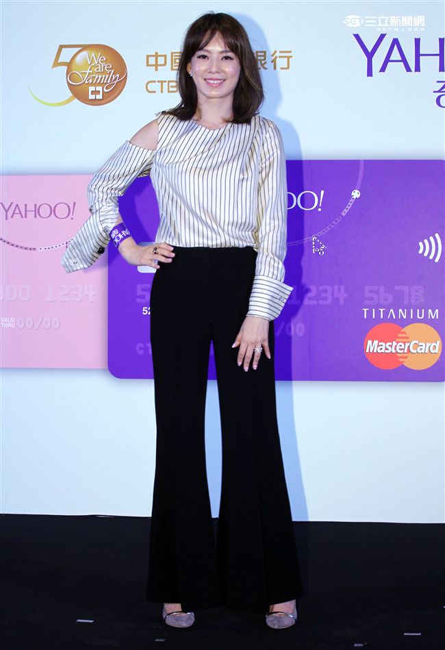 時尚教主Melody出席聯名卡記者會，引爆她的網購魂。（記者邱榮吉/攝影）