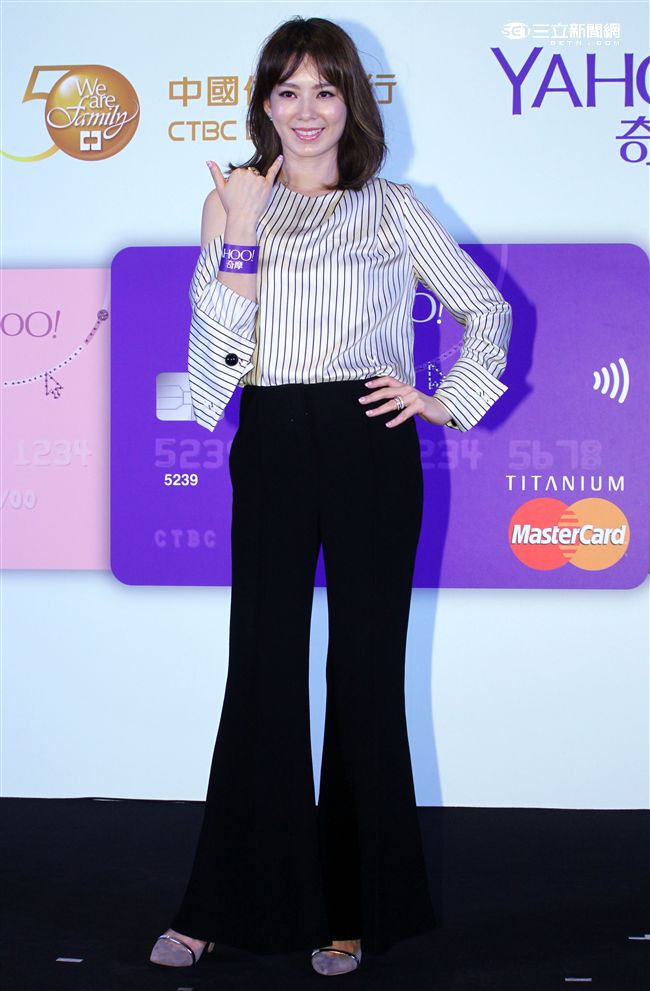 時尚教主Melody出席聯名卡記者會，引爆她的網購魂。（記者邱榮吉/攝影）