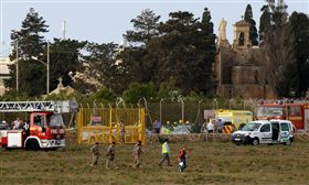 載有歐盟官員飛機墜毀　至少5死_https://www.theguardian.com/world/2016/oct/24/plane-carrying-eu-border-officials-crashes-in-malta-five-dead