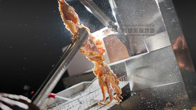 誰說夜市沒美食？南美大魷魚酥炸上岸