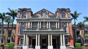 臺大醫院,台大醫院官網,https://www.ntuh.gov.tw/edu/audiovisual/doclib/forms/view.aspx?rootfolder=/edu/audiovisual/doclib/%E5%8F%B0%E5%A4%A7%E9%AB%94%E7%B3%BB%E7%9B%B8%E9%97%9C-logo&folderctid=0x0120008087d81a5e2264478ef863994ec7cff8&view=%7B07d4aa5b-4025-418c-a240-692761af4ace%7D