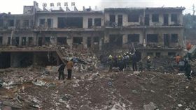 陜西建物爆炸現巨坑  70多人救援_華商網