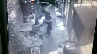 失控亂開車門闖民宅　男稱抓鬼還跳樓