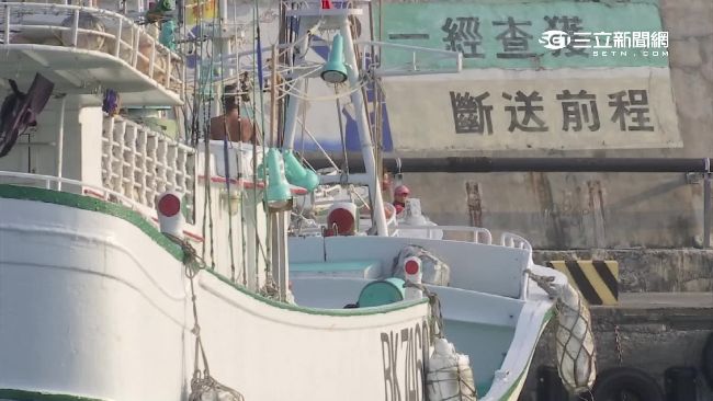 洪高雄事業交棒　露臉幫保健食品見證