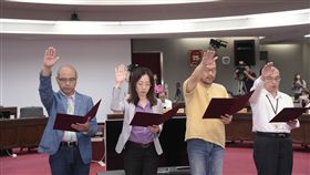 台北市教育局長由副局長曾燦金升任，法務局長由律師袁秀慧出任，文化局長由北市客委會主委鍾永豐出任，4名新任局長26日上午舉行宣誓典禮，正式就職。（圖片來源：台北市政府提供）