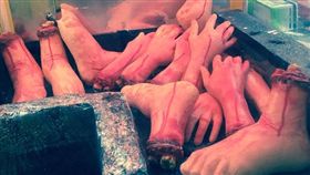 ▲夾娃娃機驚見斷手斷腳。（圖／翻攝自臉書爆料公社） 
https://www.facebook.com/groups/451357468329757/permalink/1020137821451716/