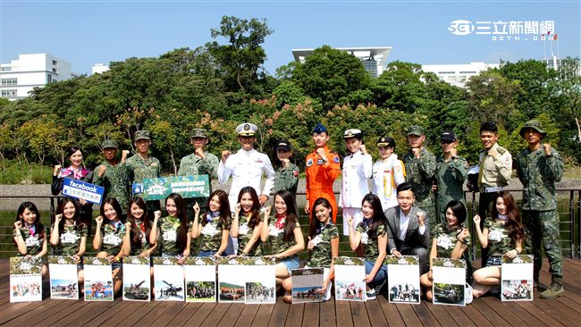 空姐秀逆天長腿　偕猛男國軍拍年曆