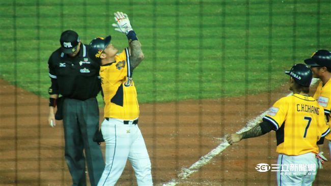 林智勝單場雙響砲　中信7比8暫落後