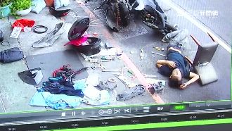 史上最落漆！竊賊偷拆機車零件竟睡死