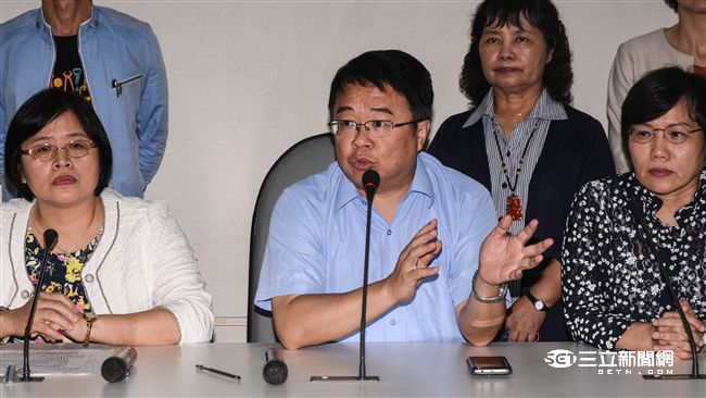 「不用支持民進黨」　吳秉叡失言道歉