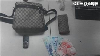 賓士車未鎖鑽入偷包　駕駛折返逮竊賊