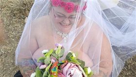 澳洲,全裸,婚禮,潘柏璽,婚紗,Monique Penberthy,筋膜炎,昏迷,奇蹟,結婚(http://www.mirror.co.uk/news/real-life-stories/26-stone-woman-wakes-coma-9114663)